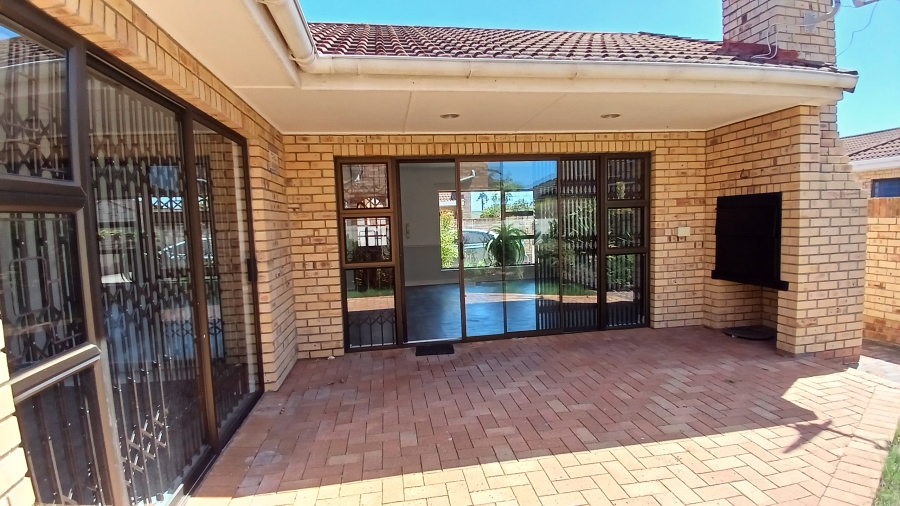 To Let 3 Bedroom Property for Rent in Summerstrand Eastern Cape